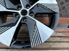 Load image into Gallery viewer, 1x Alufelge 18 Zoll 7.0" 5x114.3 34ET 403002015R Renault Megane E-Tech Rim Wheel FEL4253188184qc