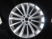 Laden Sie das Bild in den Galerie-Viewer, 1x Alufelge 19 Zoll 8.0&quot; 5x112 44ET Glanz Silber 3V0601025AM Skoda Superb Iii