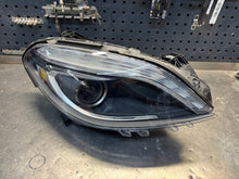 Laden Sie das Bild in den Galerie-Viewer, Frontscheinwerfer Mercedes-Benz W246 A2468207261 Rechts Scheinwerfer Headlight SCH4929966991eh