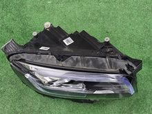 Laden Sie das Bild in den Galerie-Viewer, Frontscheinwerfer Mercedes-Benz Glb X247 A2479062005 Rechts Headlight SCH7697650650it