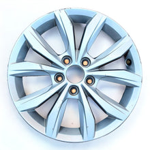 Laden Sie das Bild in den Galerie-Viewer, 1x Alufelge 15 Zoll 5.5&quot; 5x100 40ET Glanz Silber VW Polo Rim Wheel