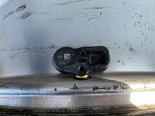 Load image into Gallery viewer, 1x Alufelge 18 Zoll 7.5&quot; 6x139.7 25ET PZ49P-J0670-2E Toyota Hilux Rim Wheel