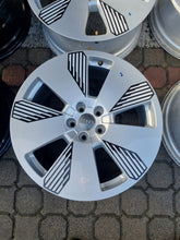 Laden Sie das Bild in den Galerie-Viewer, 4x Alufelge 19 Zoll 8.0" 5x112 34ET Glanz Silber 4KE601025L Audi E-Tron FEL9173624252si