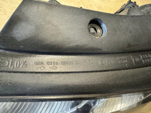 Load image into Gallery viewer, Frontscheinwerfer Hyundai 92101-2B025 Links Scheinwerfer Headlight