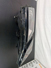 Laden Sie das Bild in den Galerie-Viewer, Frontscheinwerfer Skoda Octavia III 5E1941016F Rechts Scheinwerfer Headlight SCH4948933744pb