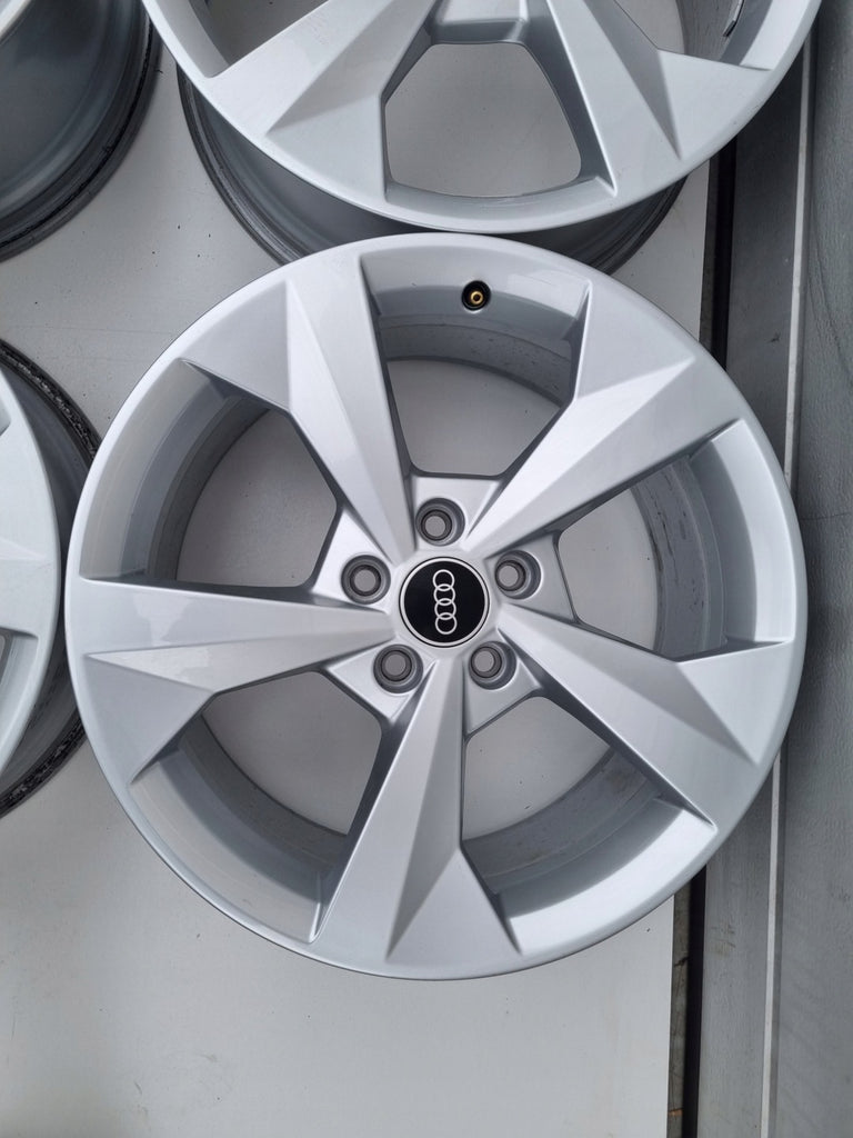 4x Alufelge 18 Zoll 8.0" 5x112 46ET Silber 8Y0601025J Audi B7 Octavia I Golf FEL5590780847uh