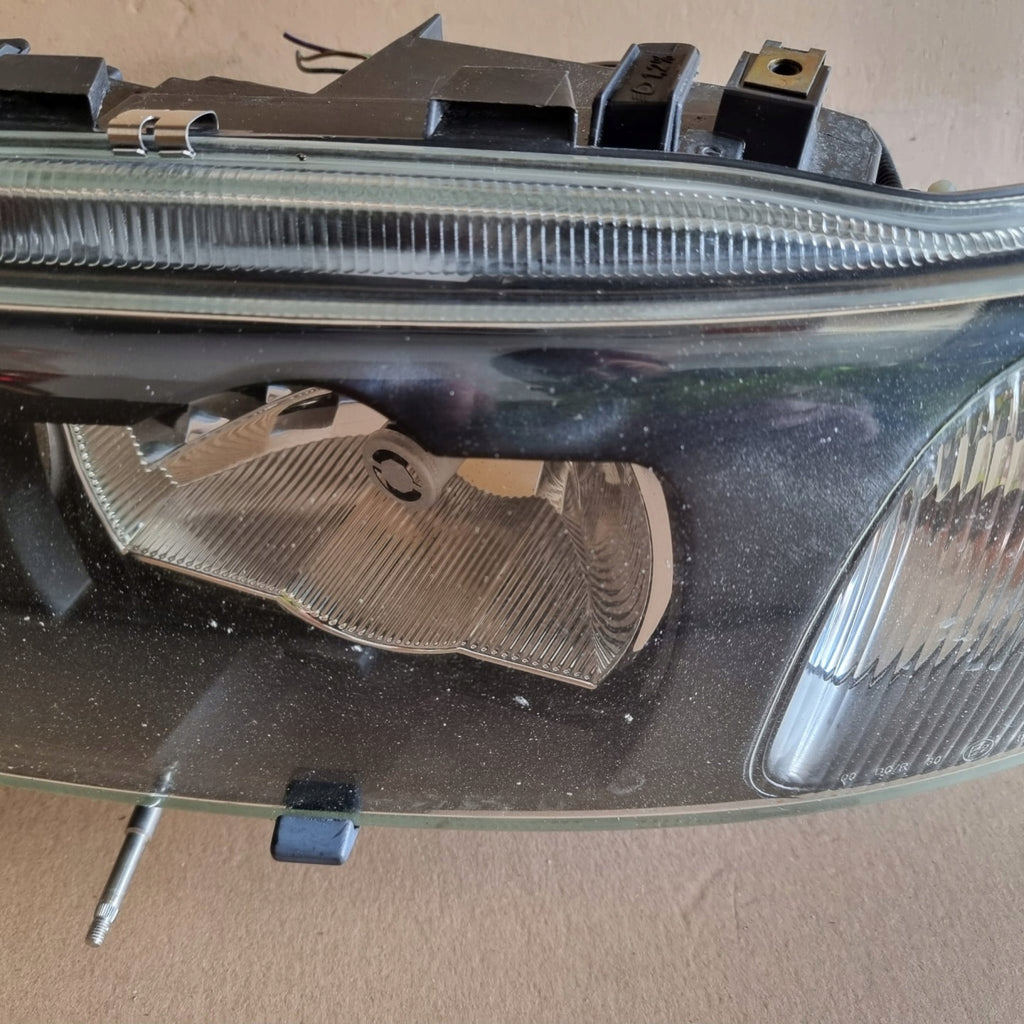 Frontscheinwerfer Volvo V70 S60 8693656 125802A01189008268 Xenon Links Headlight SCH2419096246uz