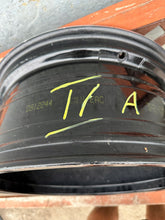 Laden Sie das Bild in den Galerie-Viewer, 1x Alufelge 18 Zoll 8.0&quot; 5x112 43ET Glanz Schwarz A2134013700 Mercedes-Benz W213