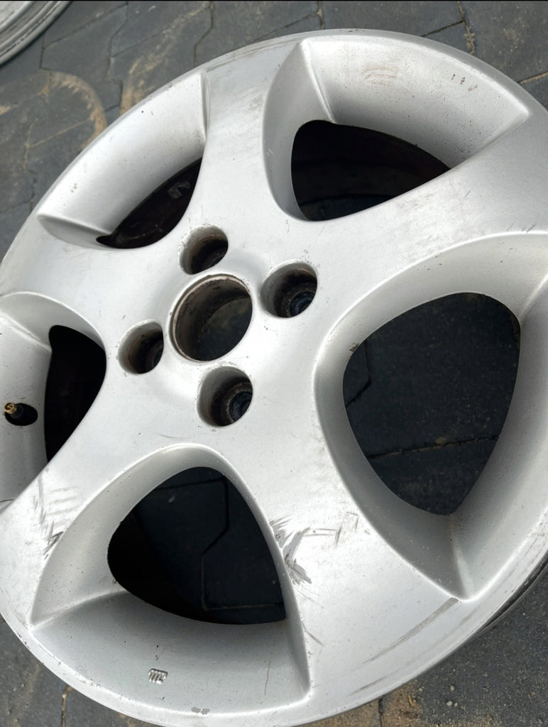 1x Alufelge 15 Zoll 5.5" 5x100 45ET Glanz Silber SU0007 Suzuki Rim Wheel FEL9969817371cp