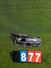 Laden Sie das Bild in den Galerie-Viewer, Frontscheinwerfer Toyota Corolla 81130-02T31 Rechts Scheinwerfer Headlight SCH2685096438ys