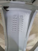 Load image into Gallery viewer, 1x Alufelge 17 Zoll 7.0&quot; 5x115 46ET 0P044K5 Opel Zafira C Rim Wheel