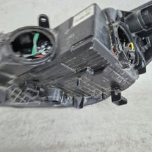 Load image into Gallery viewer, Frontscheinwerfer Kia Ceed 92102-A2020 Rechts Scheinwerfer Headlight SCH1347269159sk
