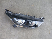 Laden Sie das Bild in den Galerie-Viewer, Frontscheinwerfer Toyota Yaris Rechts Scheinwerfer Headlight SCH8872366513ek