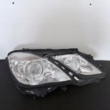 Load image into Gallery viewer, Frontscheinwerfer Mercedes-Benz W212 A2128202059 Xenon Rechts Headlight SCH2131756226es