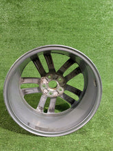 Laden Sie das Bild in den Galerie-Viewer, 1x Alufelge 17 Zoll 6.5" 5x112 52ET Glanz Graphit 5TA601025G VW Touran Rim Wheel FEL1362469407vt