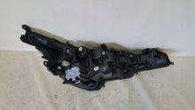 Laden Sie das Bild in den Galerie-Viewer, Frontscheinwerfer Toyota Corolla 8115002S60 LED Links Scheinwerfer Headlight SCH9464336723oz