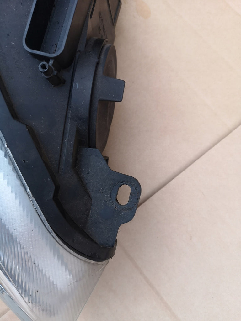 Frontscheinwerfer Ford Focus F1EB-13W030-AE F1EB-13W029-AE Ein Satz Headlight SCH8834484846mu