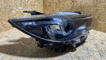 Laden Sie das Bild in den Galerie-Viewer, Frontscheinwerfer Mazda 5 I KD3151030 Rechts Scheinwerfer Headlight SCH8883855635vi