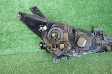Laden Sie das Bild in den Galerie-Viewer, Frontscheinwerfer Mazda 3 BHR151040 Ein Stück (Rechts oder Links) Headlight SCH3151202291fj