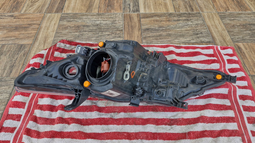 Frontscheinwerfer Toyota Auris 81110-02E21 Rechts Scheinwerfer Headlight