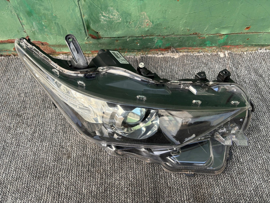 Frontscheinwerfer Toyota Auris 90070909 8111002K30 Rechts Scheinwerfer Headlight SCH3015425764zi