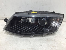 Laden Sie das Bild in den Galerie-Viewer, Frontscheinwerfer Skoda Octavia III 5E1941015B Xenon Links Headlight SCH3030970204yj