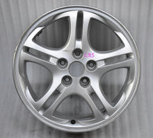 Load image into Gallery viewer, 1x Alufelge 17 Zoll 7.0" 5x114.3 46ET Matt Silber 529102C200 Hyundai Coupe FEL7663894835xt
