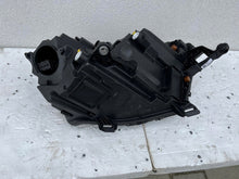 Load image into Gallery viewer, Frontscheinwerfer Skoda Kamiq Links Scheinwerfer Headlight SCH4748767120ep