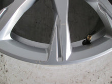 Laden Sie das Bild in den Galerie-Viewer, 1x Alufelge 17 Zoll 7.5" 5x112 38ET Glanz Silber Audi A4 Rim Wheel FEL8141935322tr