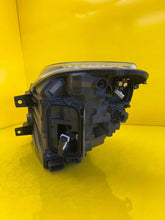 Laden Sie das Bild in den Galerie-Viewer, Frontscheinwerfer Mercedes-Benz Sprinter A9109067100 LED Rechts oder Links