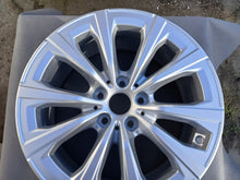 Laden Sie das Bild in den Galerie-Viewer, 1x Alufelge 17 Zoll 7.5" 5x112 30ET Glanz Silber 6883517 7915323 BMW 3 G21 G20 FEL5557671861fm