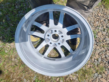 Laden Sie das Bild in den Galerie-Viewer, 4x Alufelge 17 Zoll 7.0" 5x112 41ET Glanz Silber KBA51653 Mercedes-Benz FEL2878193584fw