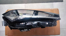 Load image into Gallery viewer, Frontscheinwerfer Skoda Superb Rechts Scheinwerfer Headlight SCH9301143309dx