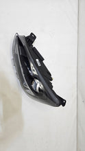 Laden Sie das Bild in den Galerie-Viewer, Frontscheinwerfer Ford Focus MX7B-13E015-ED Links Scheinwerfer Headlight