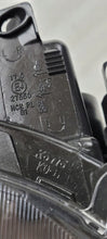 Laden Sie das Bild in den Galerie-Viewer, Frontscheinwerfer Toyota Yaris FALSE Scheinwerfer Headlight SCH3232454882pm