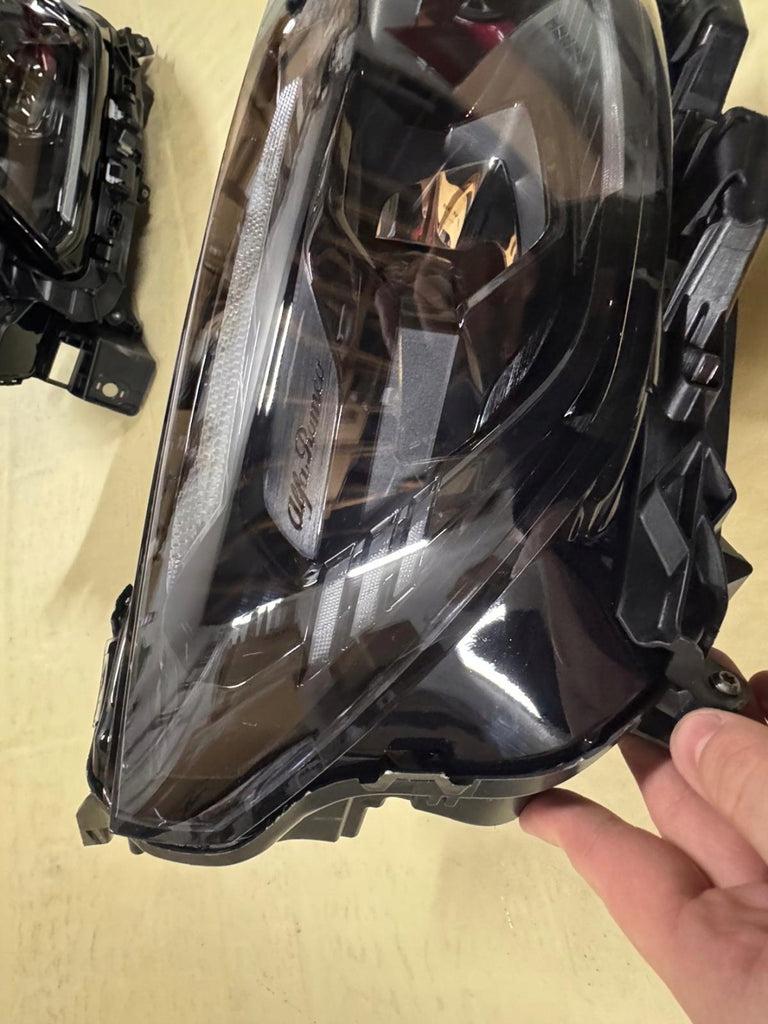 Frontscheinwerfer Alfa Romeo 50572576 Ein Stück (Rechts oder Links) Headlight SCH2056121609jy