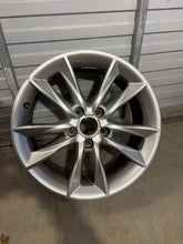 Laden Sie das Bild in den Galerie-Viewer, 1x Alufelge 17 Zoll 7.5" 5x112 51ET Glanz 87169090 Audi A3 Rim Wheel FEL3397623695co