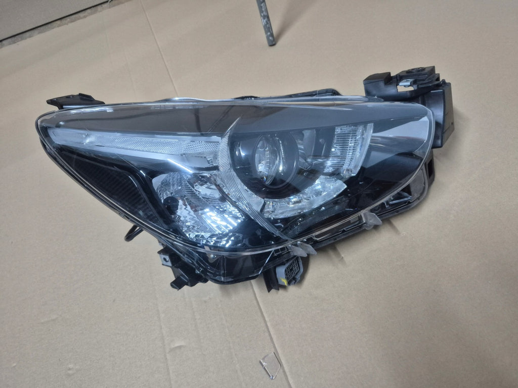 Frontscheinwerfer Mazda II D09K-51030 Rechts Scheinwerfer Headlight SCH7316106014ff