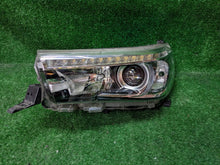 Load image into Gallery viewer, Frontscheinwerfer Toyota Hilux VIII Links Scheinwerfer Headlight SCH8051231135jo