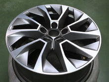 Load image into Gallery viewer, 1x Alufelge 17 Zoll 7.0&quot; 5x112 45ET Glanz Graphit 57A601025 Skoda Karoq