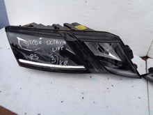 Laden Sie das Bild in den Galerie-Viewer, Frontscheinwerfer Skoda Octavia 5E1941016D LED Rechts Scheinwerfer Headlight SCH1645292996ga