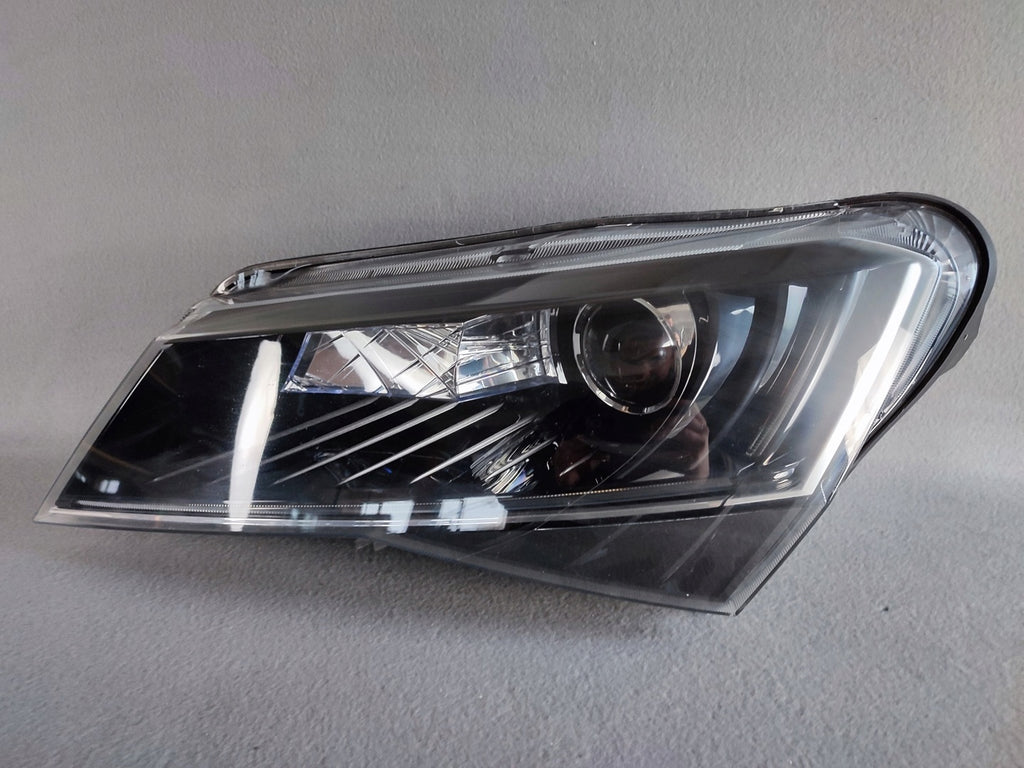 Frontscheinwerfer Skoda Superb III 3V1941015B Xenon Links Scheinwerfer Headlight