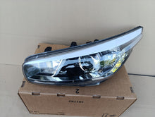 Laden Sie das Bild in den Galerie-Viewer, Frontscheinwerfer Kia Ceed 92101-A2010 Ein Stück (Rechts oder Links) Headlight