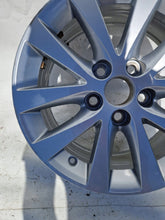 Load image into Gallery viewer, 1x Alufelge 16 Zoll 6.5&quot; 4x114.3 39ET Glanz Silber PW457-05000 Toyota Rim Wheel