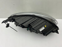 Laden Sie das Bild in den Galerie-Viewer, Frontscheinwerfer Opel Vivaro C Zafira Life 9832837680 Links Headlight