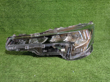 Laden Sie das Bild in den Galerie-Viewer, Frontscheinwerfer Toyota Corolla 81150-02S60 Links Scheinwerfer Headlight SCH1710172657qc