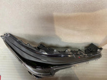 Load image into Gallery viewer, Frontscheinwerfer Toyota Corolla 81110-02S70 LED Ein Stück (Rechts oder Links)