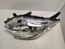 Laden Sie das Bild in den Galerie-Viewer, Frontscheinwerfer Mitsubishi L200 8301C741 Xenon Links Scheinwerfer Headlight