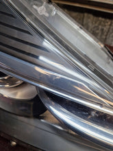 Load image into Gallery viewer, Frontscheinwerfer Toyota Yaris LED Ein Satz Scheinwerfer Headlight