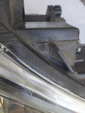 Laden Sie das Bild in den Galerie-Viewer, Frontscheinwerfer Mazda III BDG7-51040 Links Scheinwerfer Headlight